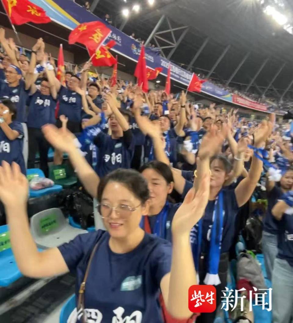 迷积极回应, Ap, 迷与扬州队 迷积极回应, Ap, 迷与扬州队