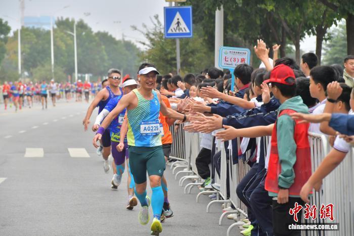 熊文婷, 获马拉松男, 秒的成绩获